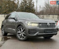 Серый Фольксваген Туарег, объемом двигателя 3 л и пробегом 85 тыс. км за 56500 $, фото 3 на Automoto.ua