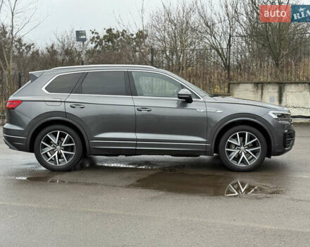 Серый Фольксваген Туарег, объемом двигателя 3 л и пробегом 85 тыс. км за 56500 $, фото 23 на Automoto.ua