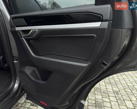 Сірий Фольксваген Туарег, об'ємом двигуна 3 л та пробігом 278 тис. км за 33700 $, фото 56 на Automoto.ua