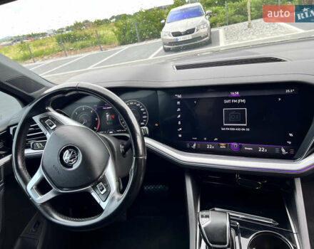 Серый Фольксваген Туарег, объемом двигателя 2.97 л и пробегом 149 тыс. км за 51200 $, фото 16 на Automoto.ua