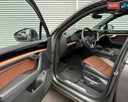 Серый Фольксваген Туарег, объемом двигателя 3 л и пробегом 85 тыс. км за 56500 $, фото 59 на Automoto.ua