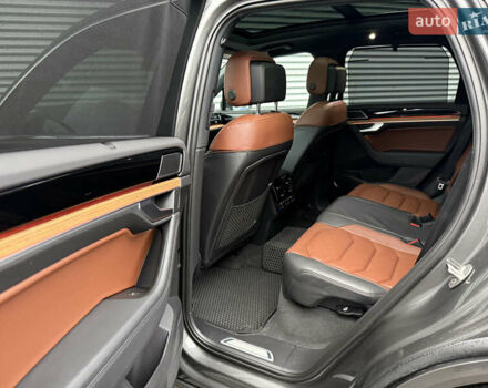 Серый Фольксваген Туарег, объемом двигателя 3 л и пробегом 85 тыс. км за 56500 $, фото 71 на Automoto.ua