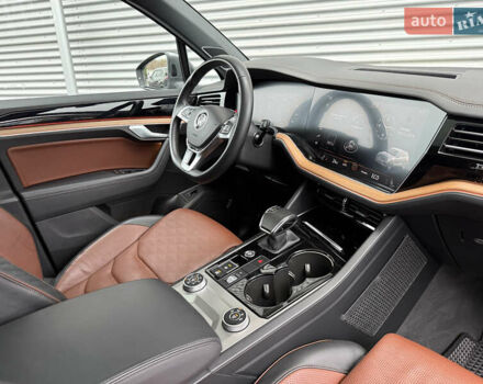 Серый Фольксваген Туарег, объемом двигателя 3 л и пробегом 85 тыс. км за 56500 $, фото 38 на Automoto.ua