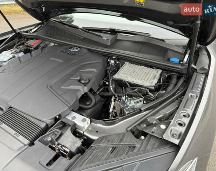 Сірий Фольксваген Туарег, об'ємом двигуна 3 л та пробігом 45 тис. км за 59999 $, фото 167 на Automoto.ua