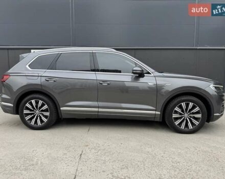 Серый Фольксваген Туарег, объемом двигателя 3 л и пробегом 246 тыс. км за 41750 $, фото 57 на Automoto.ua