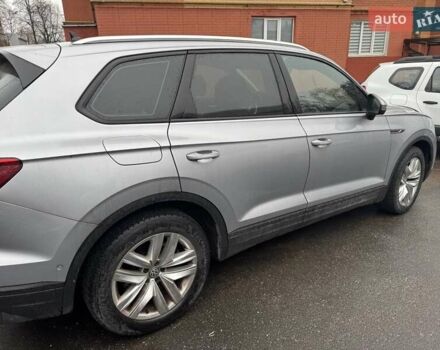 Сірий Фольксваген Туарег, об'ємом двигуна 3 л та пробігом 67 тис. км за 44000 $, фото 5 на Automoto.ua