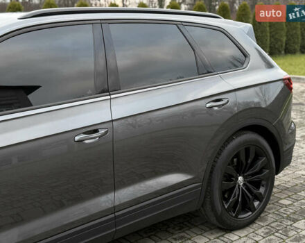 Сірий Фольксваген Туарег, об'ємом двигуна 3 л та пробігом 278 тис. км за 33700 $, фото 35 на Automoto.ua