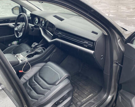 Серый Фольксваген Туарег, объемом двигателя 2.99 л и пробегом 117 тыс. км за 39900 $, фото 8 на Automoto.ua