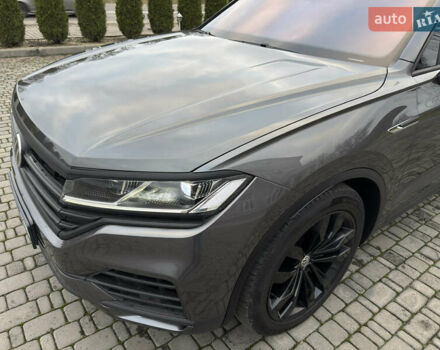 Сірий Фольксваген Туарег, об'ємом двигуна 3 л та пробігом 278 тис. км за 33700 $, фото 16 на Automoto.ua