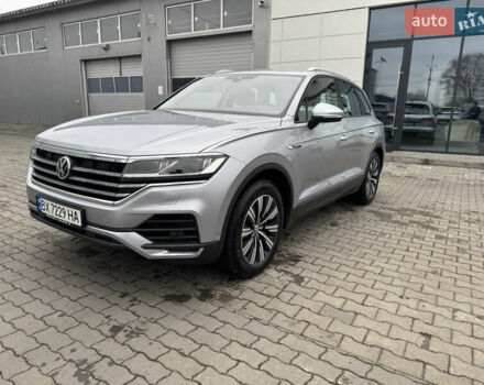 Сірий Фольксваген Туарег, об'ємом двигуна 3 л та пробігом 128 тис. км за 34500 $, фото 1 на Automoto.ua