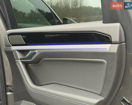 Сірий Фольксваген Туарег, об'ємом двигуна 3 л та пробігом 45 тис. км за 59999 $, фото 77 на Automoto.ua