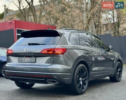 Серый Фольксваген Туарег, объемом двигателя 2.97 л и пробегом 142 тыс. км за 49700 $, фото 2 на Automoto.ua