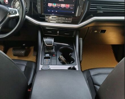 Серый Фольксваген Туарег, объемом двигателя 3 л и пробегом 79 тыс. км за 40500 $, фото 10 на Automoto.ua