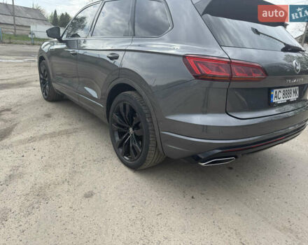 Серый Фольксваген Туарег, объемом двигателя 2.97 л и пробегом 128 тыс. км за 57500 $, фото 6 на Automoto.ua