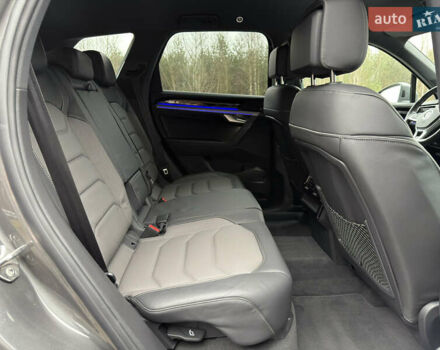 Сірий Фольксваген Туарег, об'ємом двигуна 3 л та пробігом 45 тис. км за 59999 $, фото 80 на Automoto.ua