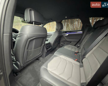 Сірий Фольксваген Туарег, об'ємом двигуна 3 л та пробігом 45 тис. км за 59999 $, фото 69 на Automoto.ua