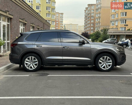 Сірий Фольксваген Туарег, об'ємом двигуна 3 л та пробігом 253 тис. км за 32900 $, фото 5 на Automoto.ua