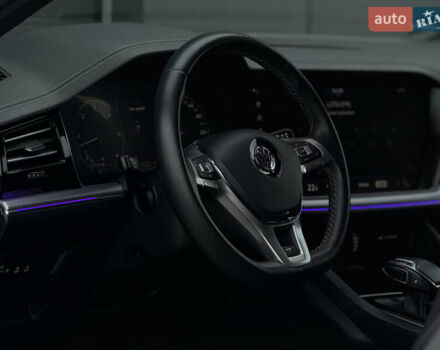 Сірий Фольксваген Туарег, об'ємом двигуна 3 л та пробігом 182 тис. км за 46000 $, фото 48 на Automoto.ua