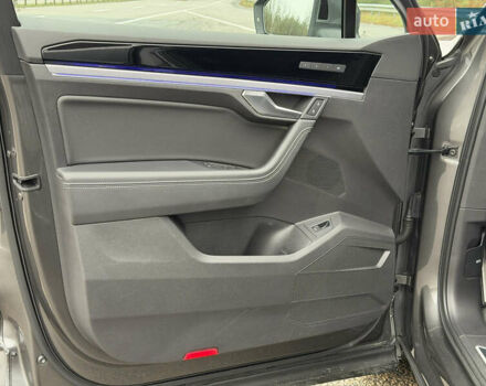 Сірий Фольксваген Туарег, об'ємом двигуна 3 л та пробігом 45 тис. км за 59999 $, фото 51 на Automoto.ua