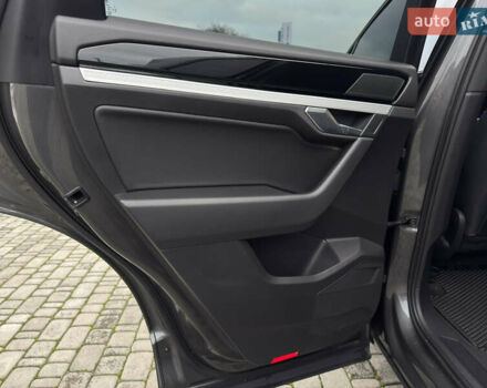 Сірий Фольксваген Туарег, об'ємом двигуна 3 л та пробігом 278 тис. км за 33700 $, фото 44 на Automoto.ua