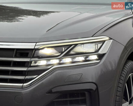 Сірий Фольксваген Туарег, об'ємом двигуна 3 л та пробігом 45 тис. км за 59999 $, фото 22 на Automoto.ua