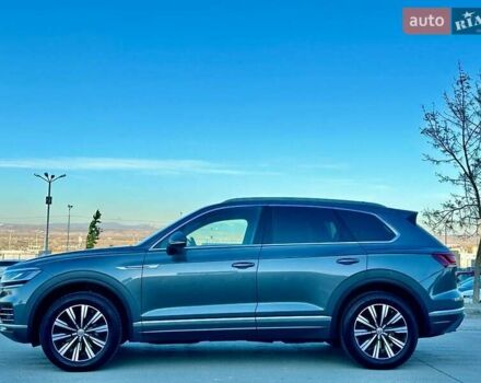 Сірий Фольксваген Туарег, об'ємом двигуна 3 л та пробігом 160 тис. км за 45800 $, фото 1 на Automoto.ua