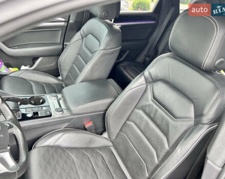 Серый Фольксваген Туарег, объемом двигателя 2.97 л и пробегом 149 тыс. км за 51200 $, фото 5 на Automoto.ua