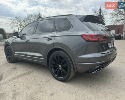 Серый Фольксваген Туарег, объемом двигателя 2.97 л и пробегом 128 тыс. км за 57500 $, фото 5 на Automoto.ua