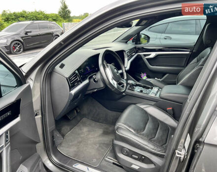 Серый Фольксваген Туарег, объемом двигателя 2.97 л и пробегом 149 тыс. км за 51200 $, фото 4 на Automoto.ua