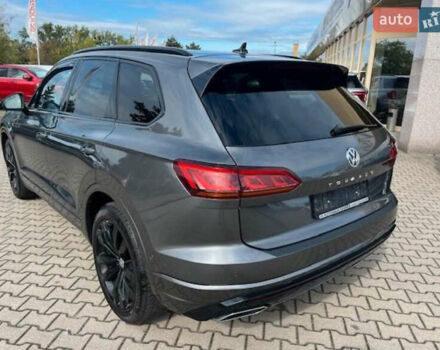 Серый Фольксваген Туарег, объемом двигателя 2.97 л и пробегом 130 тыс. км за 48900 $, фото 2 на Automoto.ua