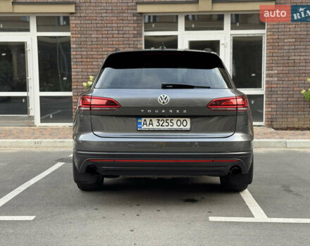 Сірий Фольксваген Туарег, об'ємом двигуна 3 л та пробігом 253 тис. км за 32900 $, фото 7 на Automoto.ua