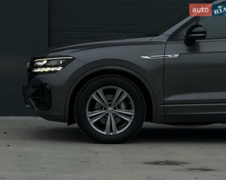 Сірий Фольксваген Туарег, об'ємом двигуна 3 л та пробігом 182 тис. км за 46000 $, фото 27 на Automoto.ua