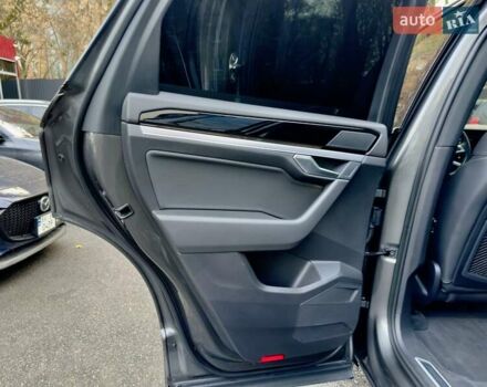 Серый Фольксваген Туарег, объемом двигателя 2.97 л и пробегом 142 тыс. км за 49700 $, фото 16 на Automoto.ua