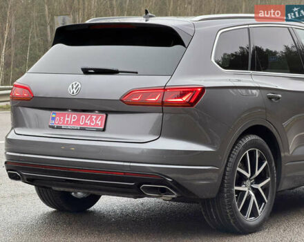 Сірий Фольксваген Туарег, об'ємом двигуна 3 л та пробігом 45 тис. км за 59999 $, фото 46 на Automoto.ua