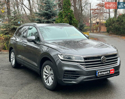 Серый Фольксваген Туарег, объемом двигателя 3.6 л и пробегом 117 тыс. км за 39990 $, фото 2 на Automoto.ua