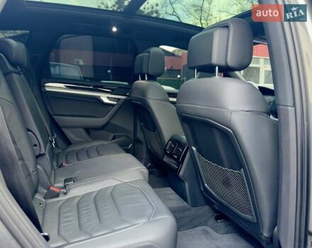 Серый Фольксваген Туарег, объемом двигателя 2.97 л и пробегом 142 тыс. км за 49700 $, фото 18 на Automoto.ua