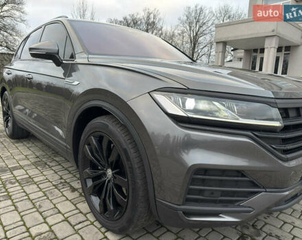 Сірий Фольксваген Туарег, об'ємом двигуна 3 л та пробігом 278 тис. км за 33700 $, фото 20 на Automoto.ua