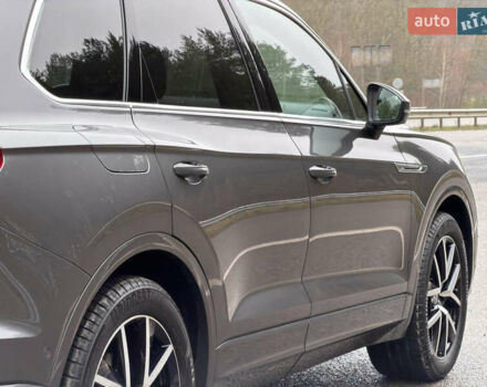 Сірий Фольксваген Туарег, об'ємом двигуна 3 л та пробігом 45 тис. км за 59999 $, фото 32 на Automoto.ua