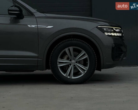 Сірий Фольксваген Туарег, об'ємом двигуна 3 л та пробігом 182 тис. км за 46000 $, фото 24 на Automoto.ua