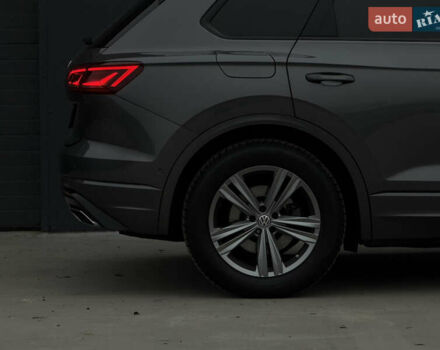 Сірий Фольксваген Туарег, об'ємом двигуна 3 л та пробігом 182 тис. км за 46000 $, фото 23 на Automoto.ua