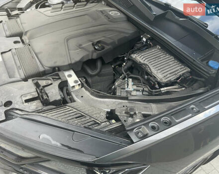 Серый Фольксваген Туарег, объемом двигателя 2.97 л и пробегом 166 тыс. км за 53000 $, фото 4 на Automoto.ua