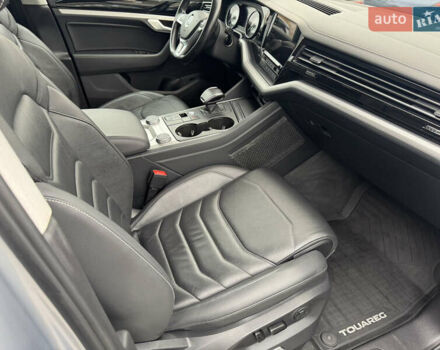 Сірий Фольксваген Туарег, об'ємом двигуна 3 л та пробігом 128 тис. км за 34500 $, фото 7 на Automoto.ua