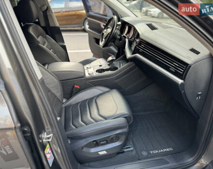 Сірий Фольксваген Туарег, об'ємом двигуна 3 л та пробігом 253 тис. км за 32900 $, фото 13 на Automoto.ua