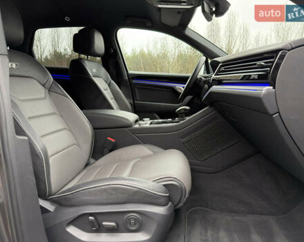 Сірий Фольксваген Туарег, об'ємом двигуна 3 л та пробігом 45 тис. км за 59999 $, фото 90 на Automoto.ua