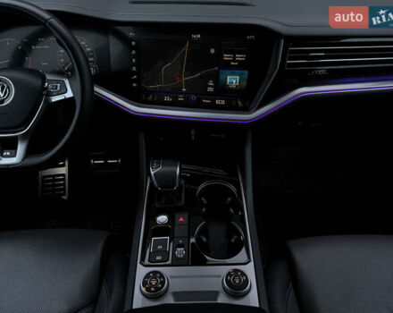 Сірий Фольксваген Туарег, об'ємом двигуна 3 л та пробігом 182 тис. км за 46000 $, фото 77 на Automoto.ua