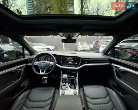 Серый Фольксваген Туарег, объемом двигателя 2.97 л и пробегом 142 тыс. км за 49700 $, фото 27 на Automoto.ua