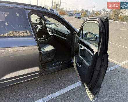 Серый Фольксваген Туарег, объемом двигателя 2.97 л и пробегом 214 тыс. км за 46700 $, фото 12 на Automoto.ua