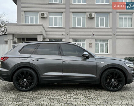 Сірий Фольксваген Туарег, об'ємом двигуна 3 л та пробігом 278 тис. км за 33700 $, фото 23 на Automoto.ua