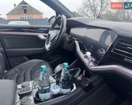 Серый Фольксваген Туарег, объемом двигателя 2.97 л и пробегом 155 тыс. км за 54500 $, фото 38 на Automoto.ua