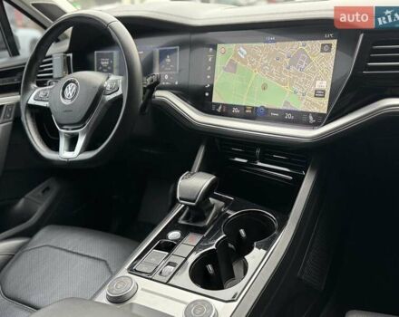 Серый Фольксваген Туарег, объемом двигателя 3 л и пробегом 246 тыс. км за 41750 $, фото 21 на Automoto.ua